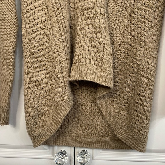 EUC Women’s Ambiance Large Hi-Lo Scoop Neck Cable Knit Sweater in Light Brown - Picture 3 of 10